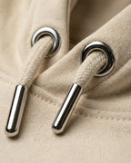 Lamaste Hoodie in Desert-dust, Detailansicht des Drucks mit hochwertigem Design und klaren Linien. kuscheliger Hoodie, g...