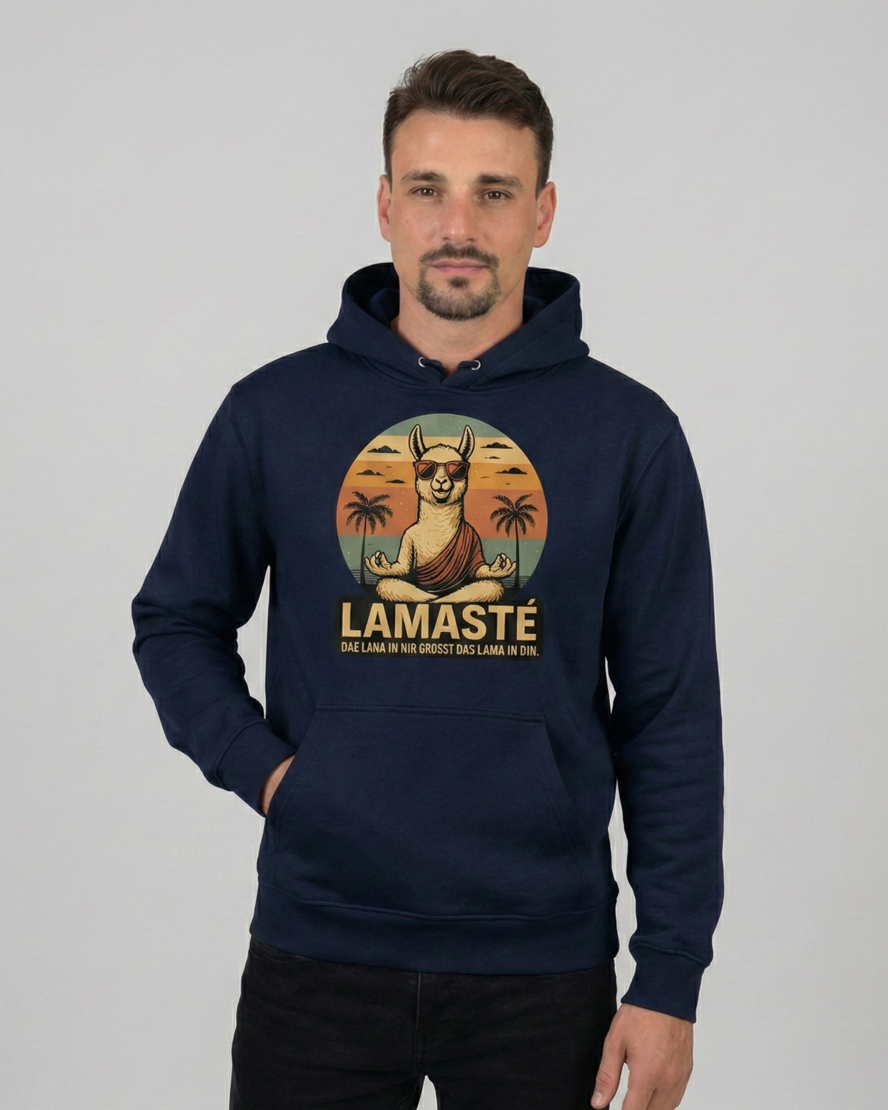 Lamaste Hoodie in French-Navy, für Herren in Frontalansicht. Lama Hoodie, Spiritueller Yoga Hoodie Lamasté, spirituelles...