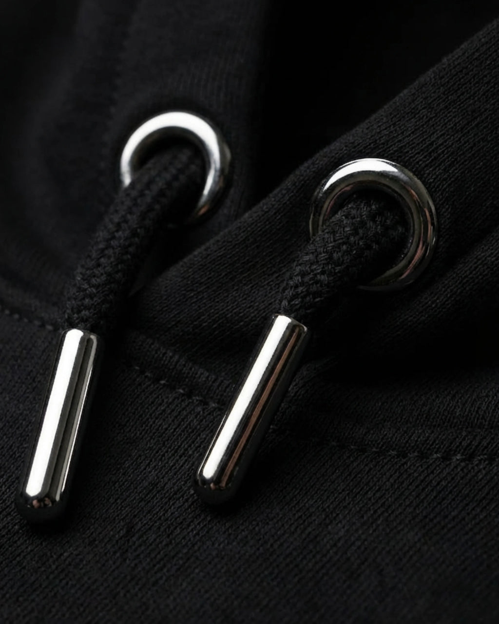 Lamaste Hoodie in Schwarz, Detailansicht des Drucks mit hochwertigem Design und klaren Linien. Lama Hoodie, gemütlicher ...