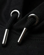 Lamaste Hoodie in Schwarz, Detailansicht des Drucks mit hochwertigem Design und klaren Linien. Lama Hoodie, gemütlicher ...