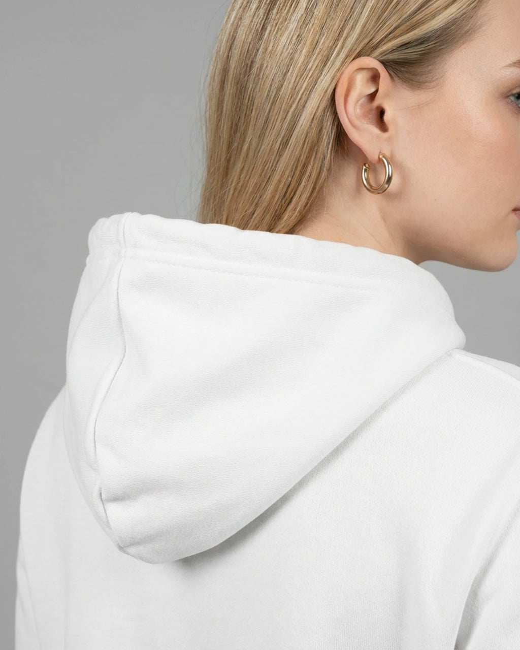 Lamaste Hoodie in Weiss, Detailansicht Kapuze. nachhaltiger Hoodie, Spiritueller Yoga Hoodie Lamasté, Yoga Lama Print.