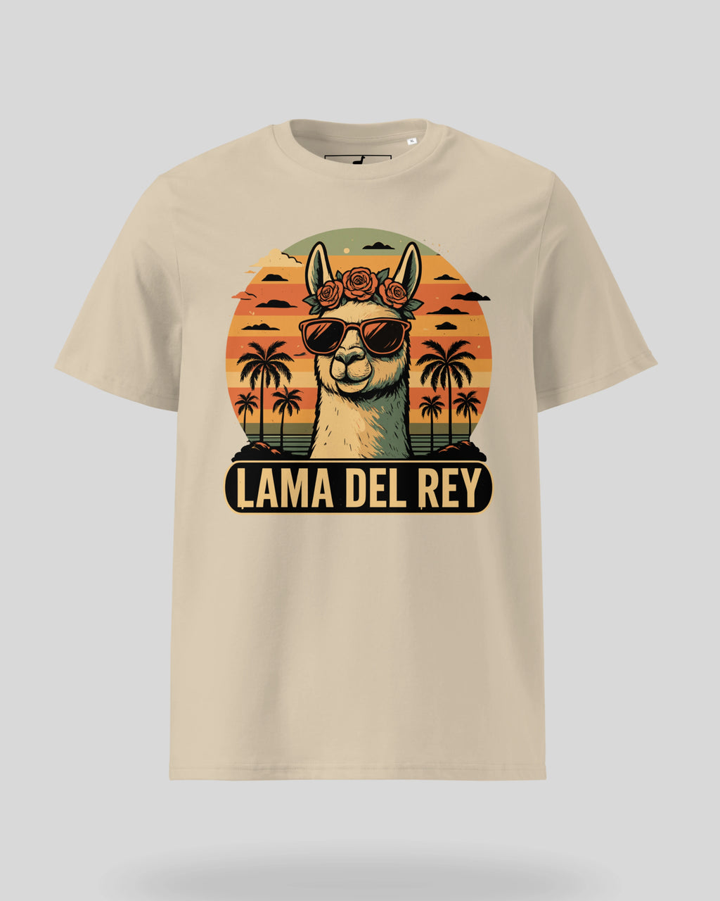 Lama Del Rey T-Shirt in Desert Dust Ghost Produktansicht. Einzigartiges Design aus 100% Bio-Baumwolle, perfekt für Lama-Fans.