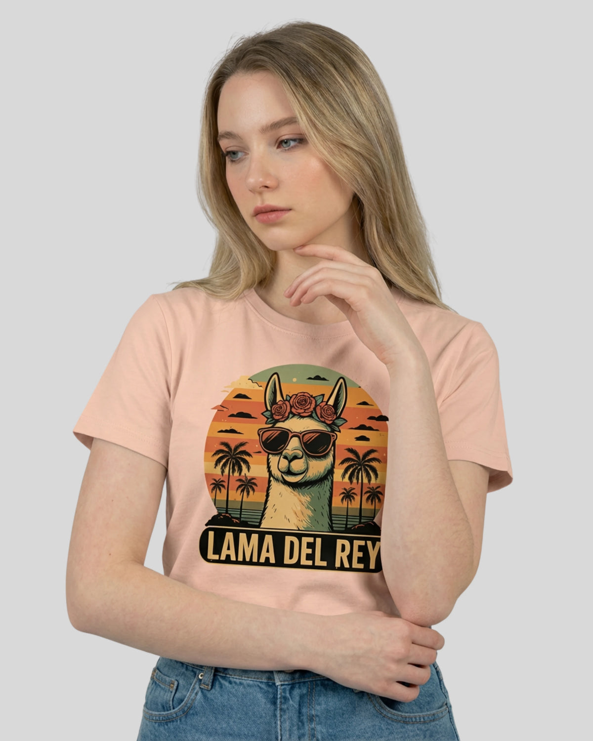 Lama Del Rey T-Shirt für Damen in Fraiche Peche Frontalansicht. Nachhaltiges T-Shirt mit lustigem Spruch, ideal als Geschenkidee.