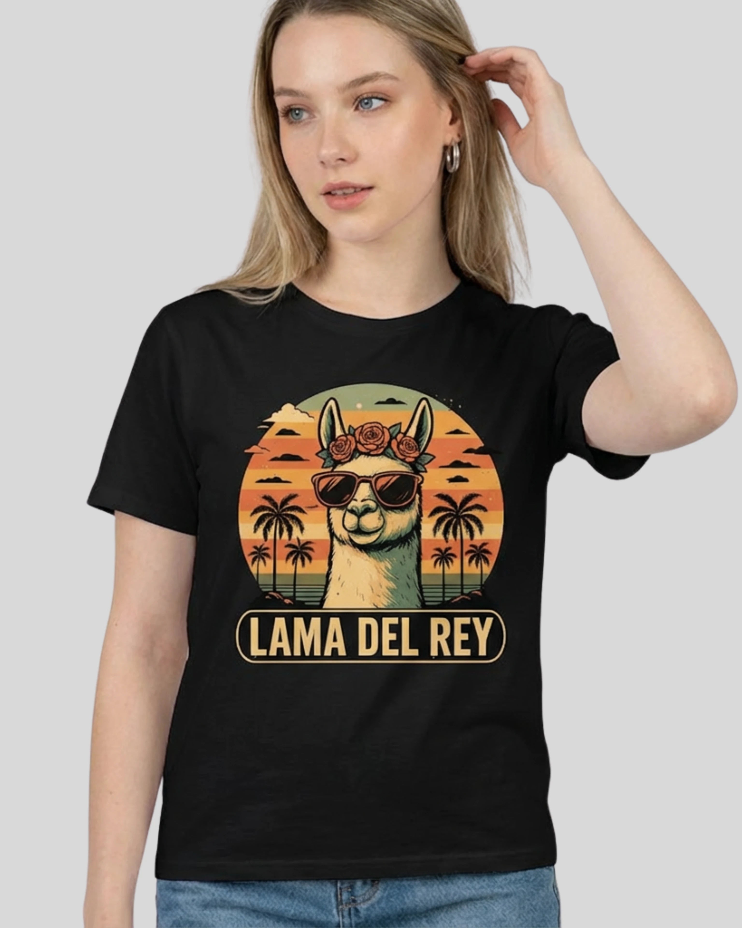 Lama Del Rey T-Shirt für Damen in Schwarz Frontalansicht. Nachhaltiges T-Shirt mit lustigem Spruch, ideal als Geschenkidee.