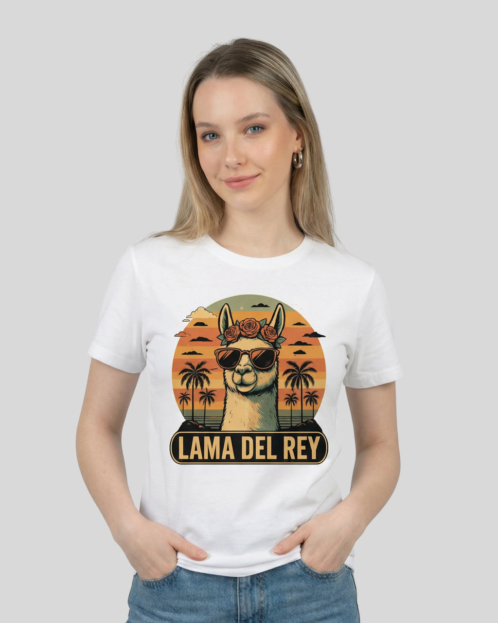 Lama Del Rey T-Shirt für Damen in Weiß Frontalansicht. Nachhaltiges T-Shirt mit lustigem Spruch, ideal als Geschenkidee.