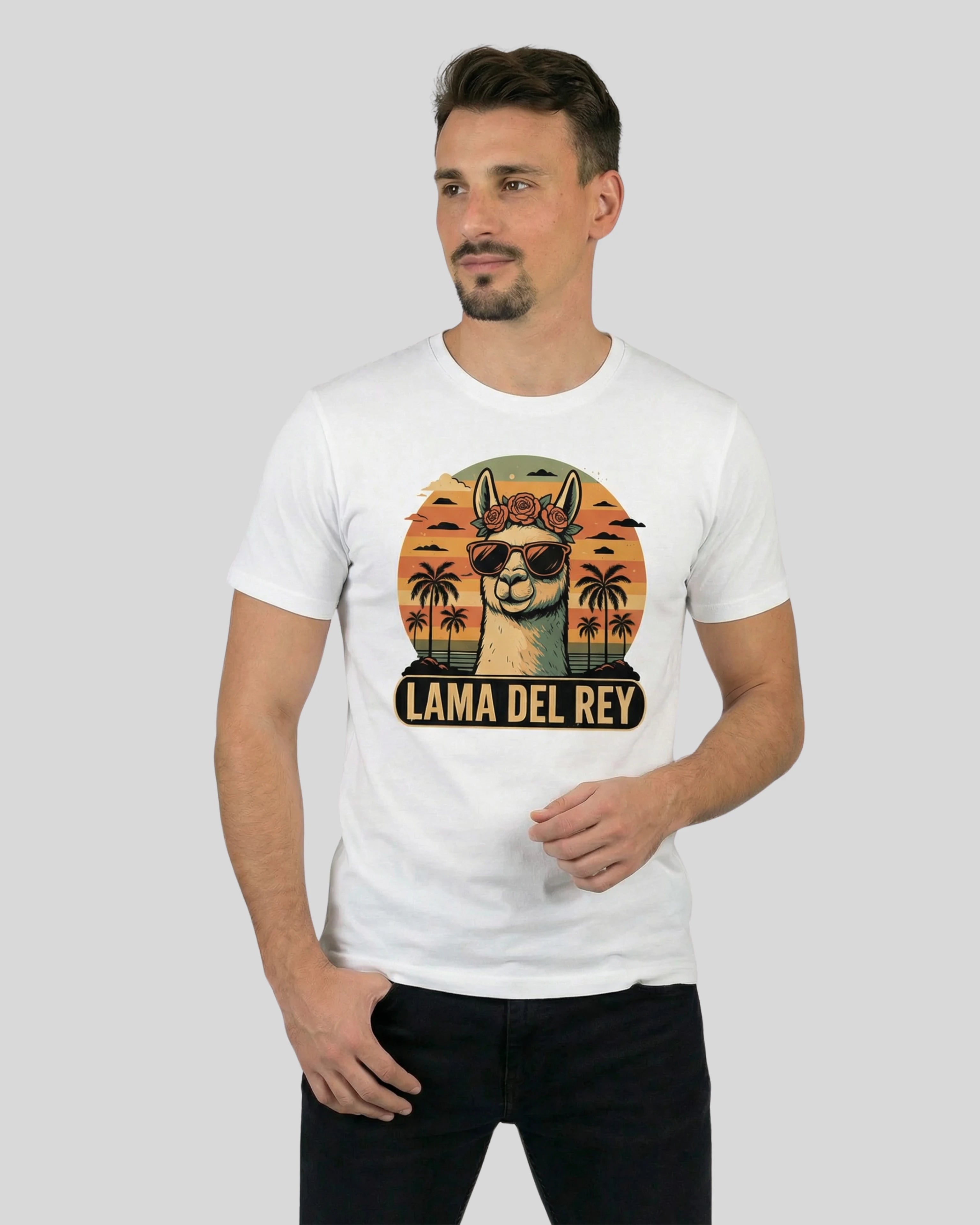 Lama Del Rey T-Shirt für Herren in Weiß Frontalansicht. Fair Fashion T-Shirt, bequem geschnitten und hochwertig bedruckt.
