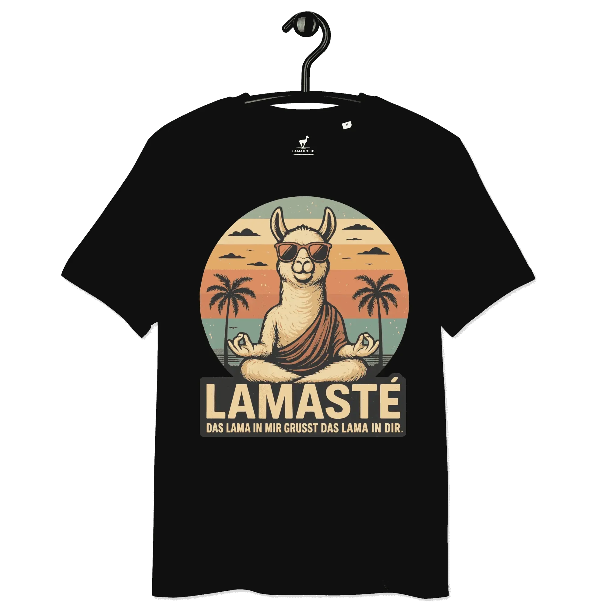 Lamaste T-Shirt in Schwarz für Yoga-Fans, professionell auf einem Kleiderbügel präsentiert.