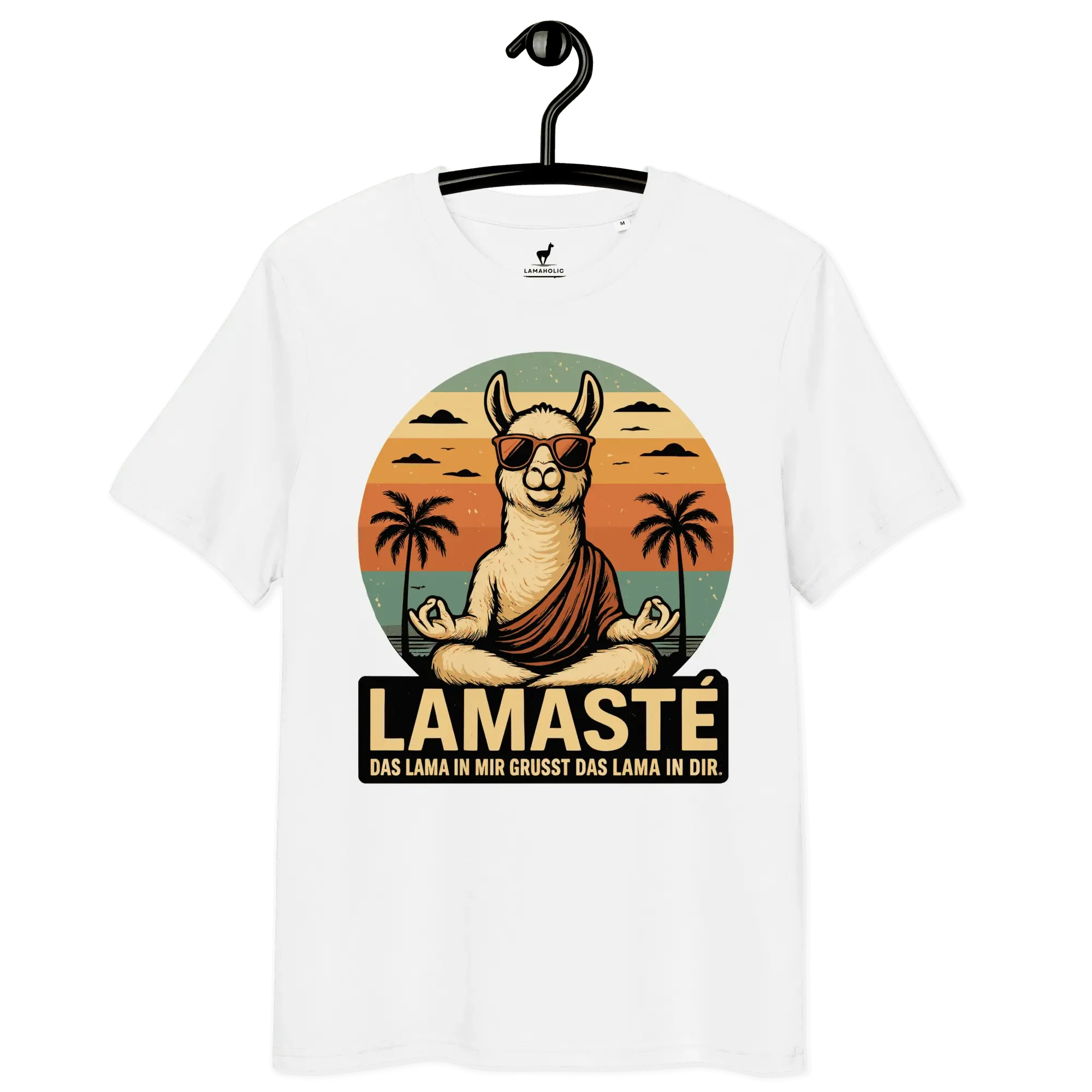 Lamaste T-Shirt in Weiss für Yoga-Fans, professionell auf einem Kleiderbügel präsentiert.