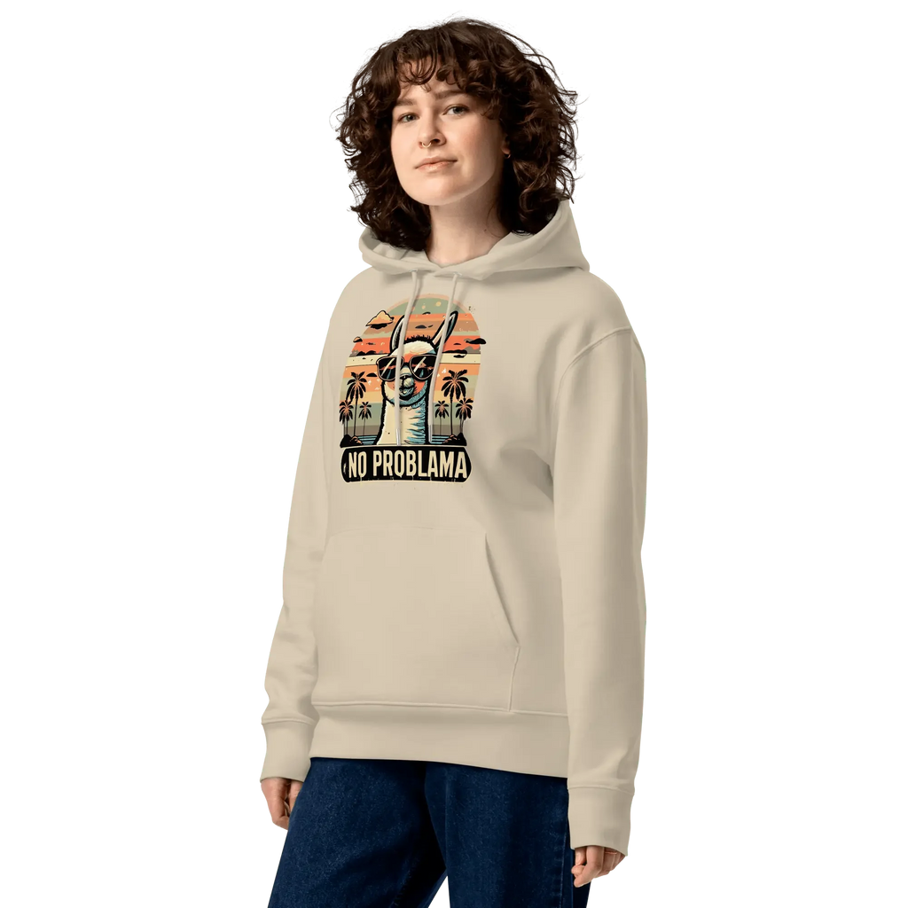 Nahaufnahme des No Problama Hoodies in Desert Dust an einem weiblichen Model.