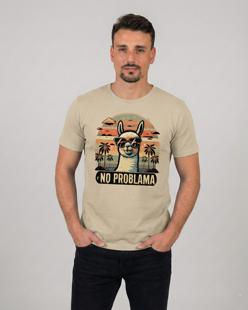 Cooles T-Shirt mit Spruch für Herren: Das "No Problama" Shirt in Desert Dust, Frontansicht am Model.