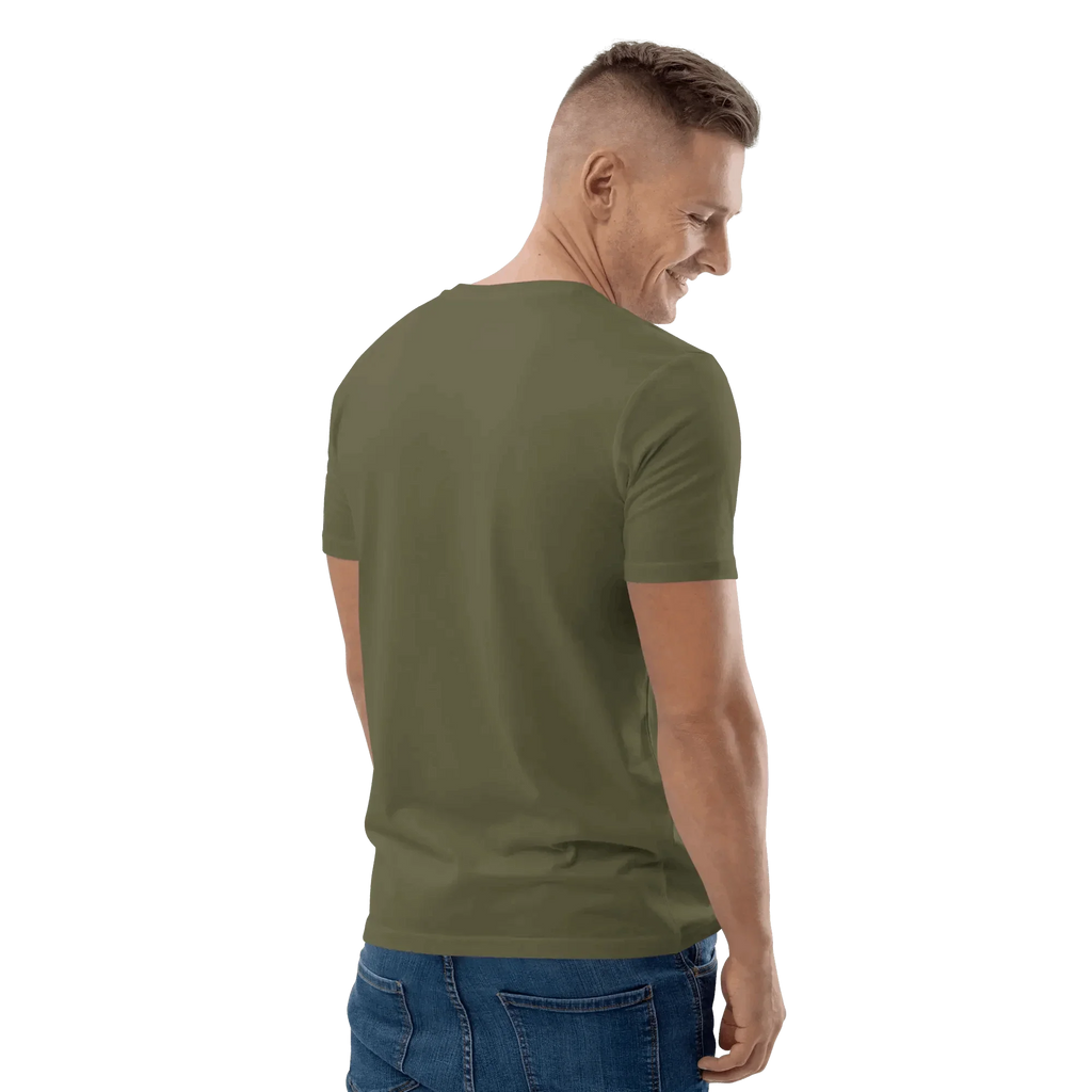 Rückseite des "No Problama" T-Shirts in Khaki, getragen von einem männlichen Model.