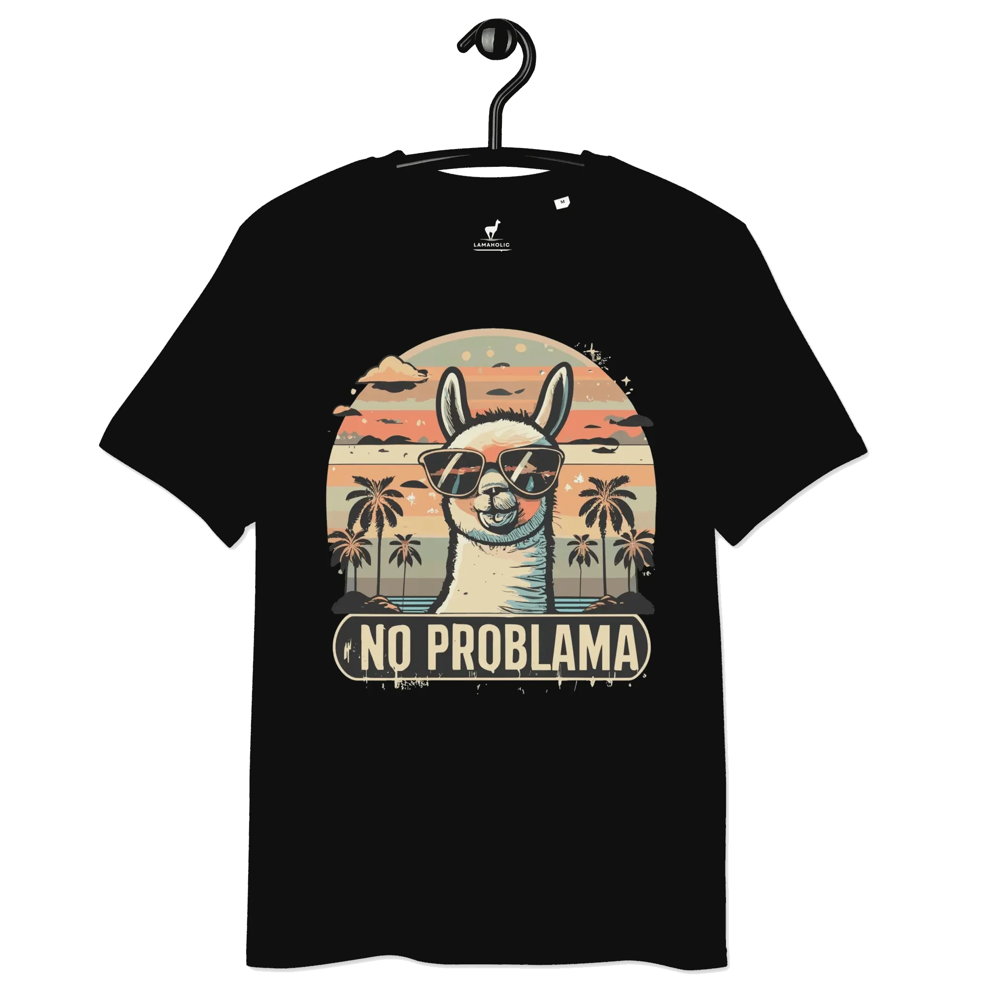 Lustiges Lama T-Shirt in Schwarz, professionell auf einem Kleiderbügel präsentiert.