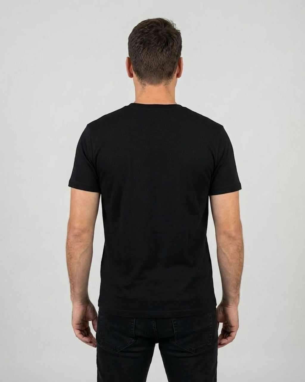 Rückansicht des "No Problama" T-Shirts für Herren in Schwarz aus nachhaltiger Bio-Baumwolle.