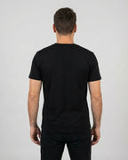 Rückansicht des "No Problama" T-Shirts für Herren in Schwarz aus nachhaltiger Bio-Baumwolle.