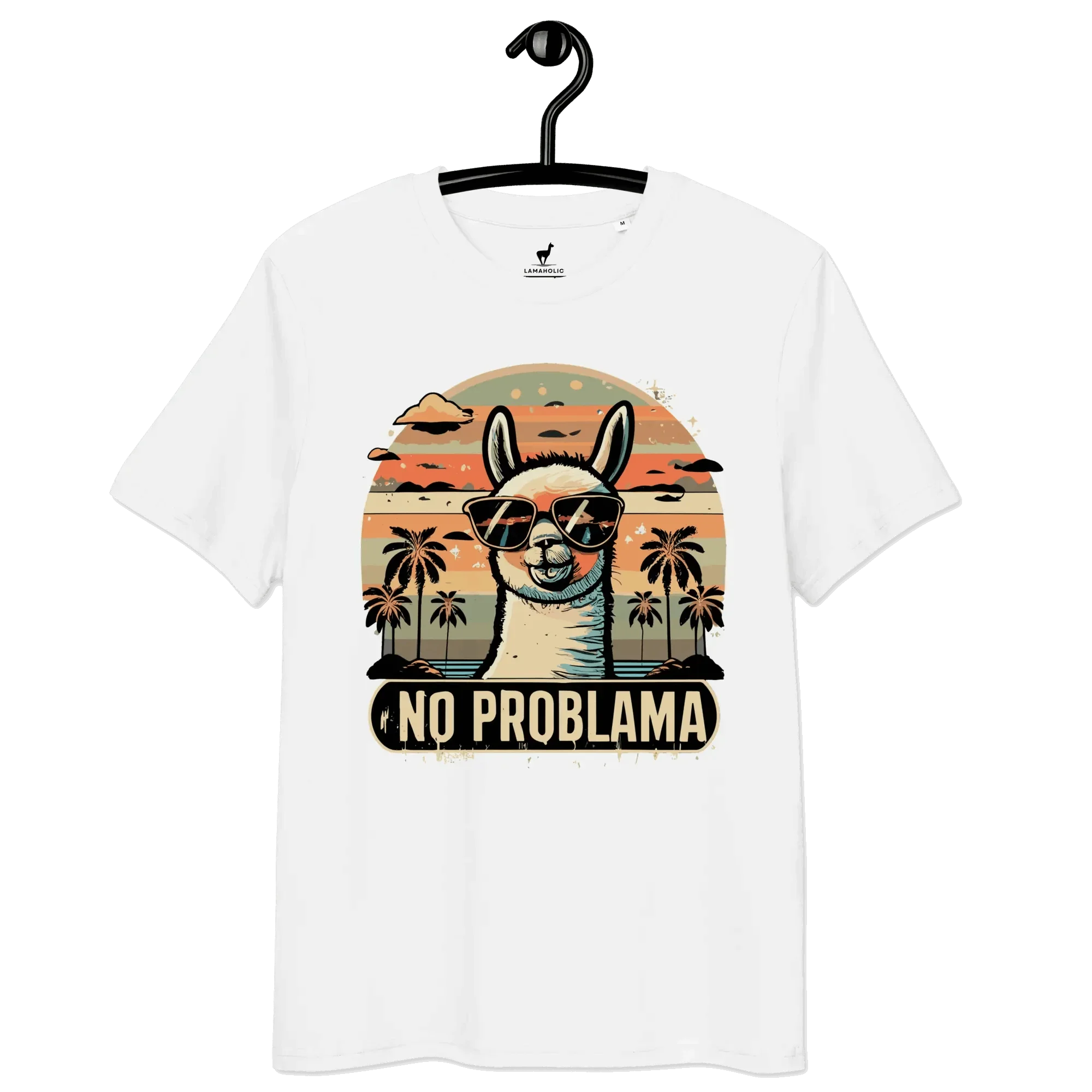 Lustiges Lama T-Shirt in Weiss, professionell auf einem Kleiderbügel präsentiert.