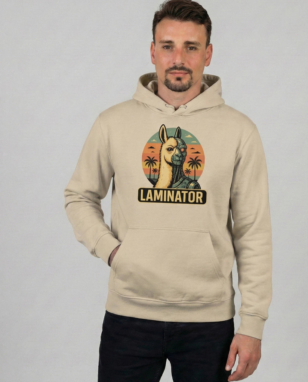 'Laminator' Nerd-Hoodie für Herren in der Trendfarbe Desert Dust. Ein cooles Geschenk für jeden Gamer.