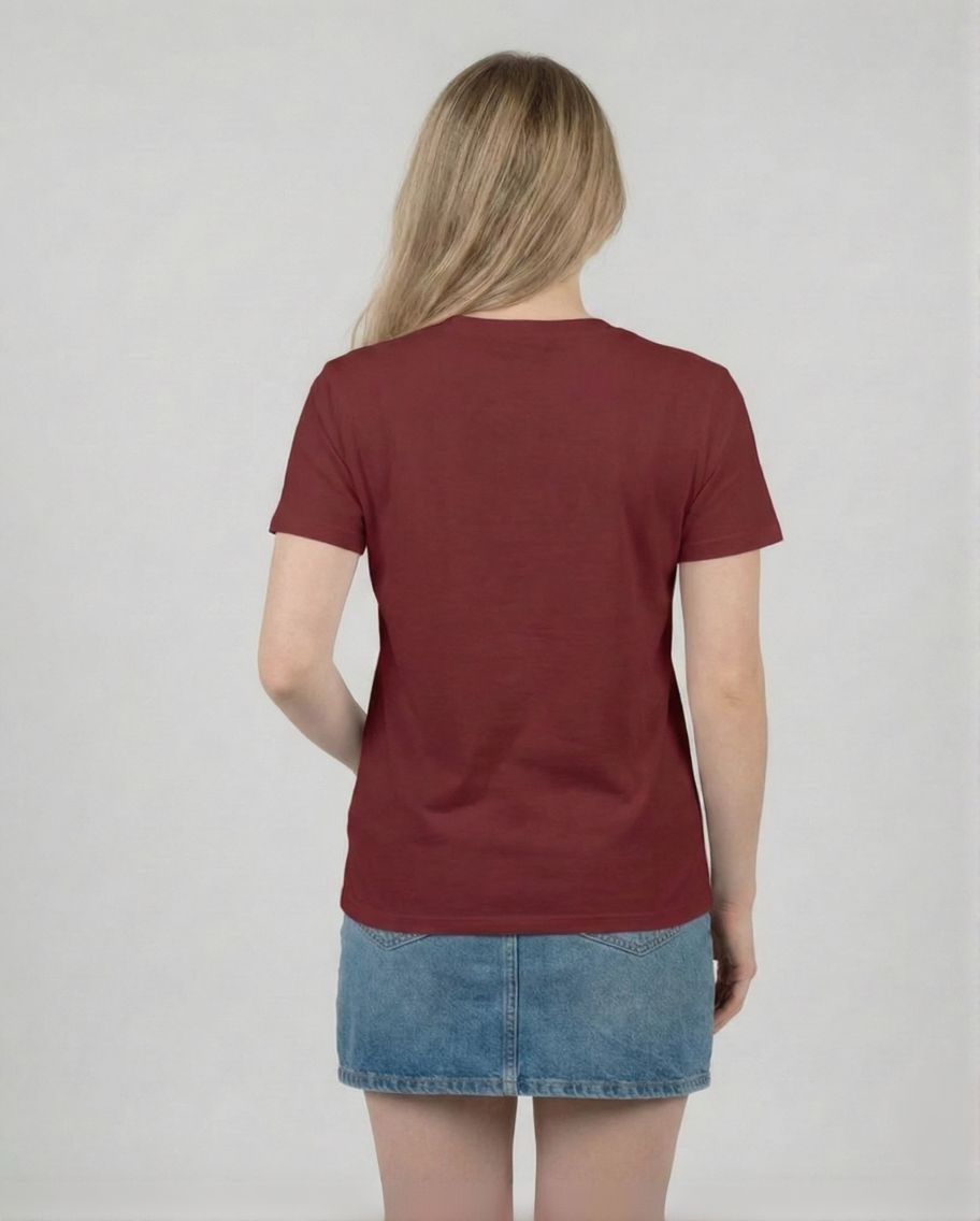 Nerd T-Shirt "Laminator" für Frauen in Burgundi, Rückenansicht am Model. Zeige deine Nerd-Seite.