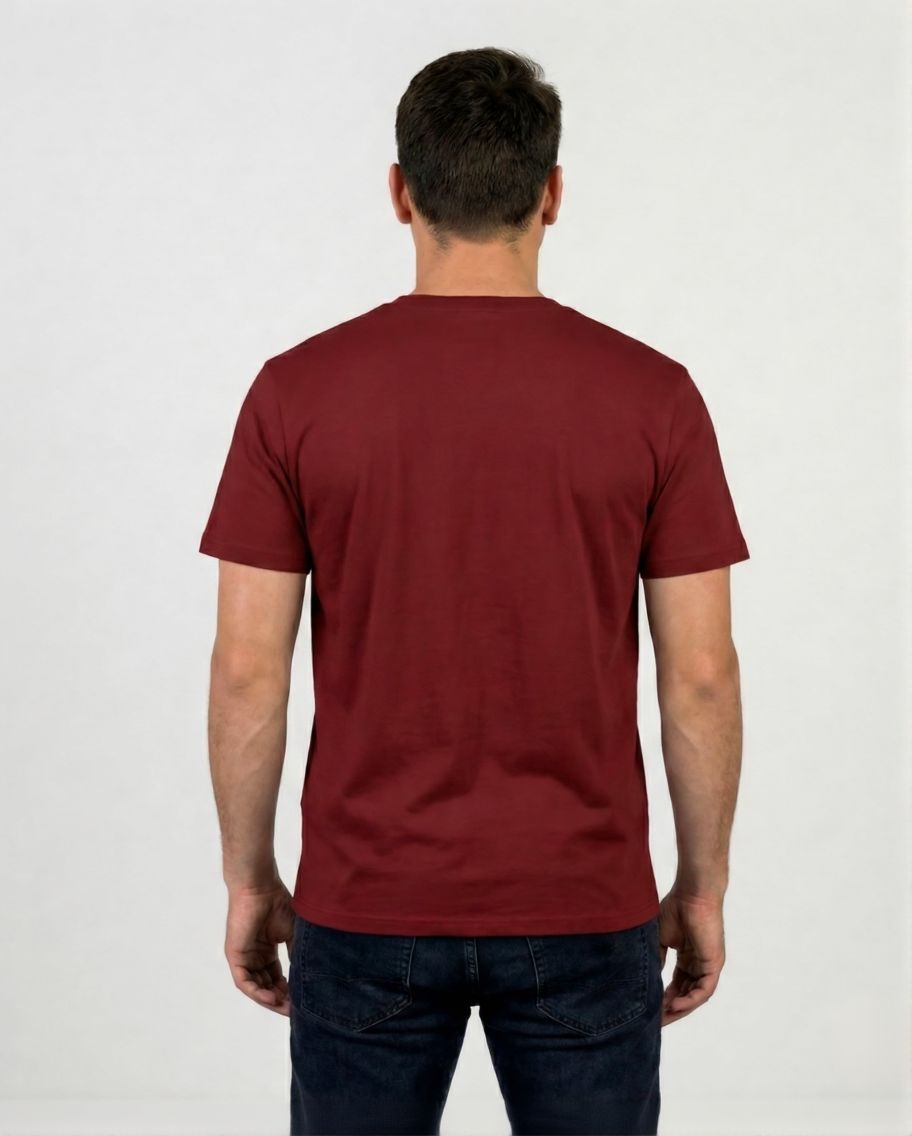 Gamer T-Shirt "Laminator" für Männer in Burgundi, Rückenansicht am Model. Must-Have für Computer-Freaks.