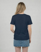 Statement T-Shirt "Laminator" für Damen in French, Rückenansicht am Model. Zeige deine Nerd-Seite.